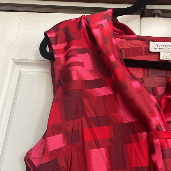 Tahari Red Sleeveless Blouse- Large - Picture 2 of 5